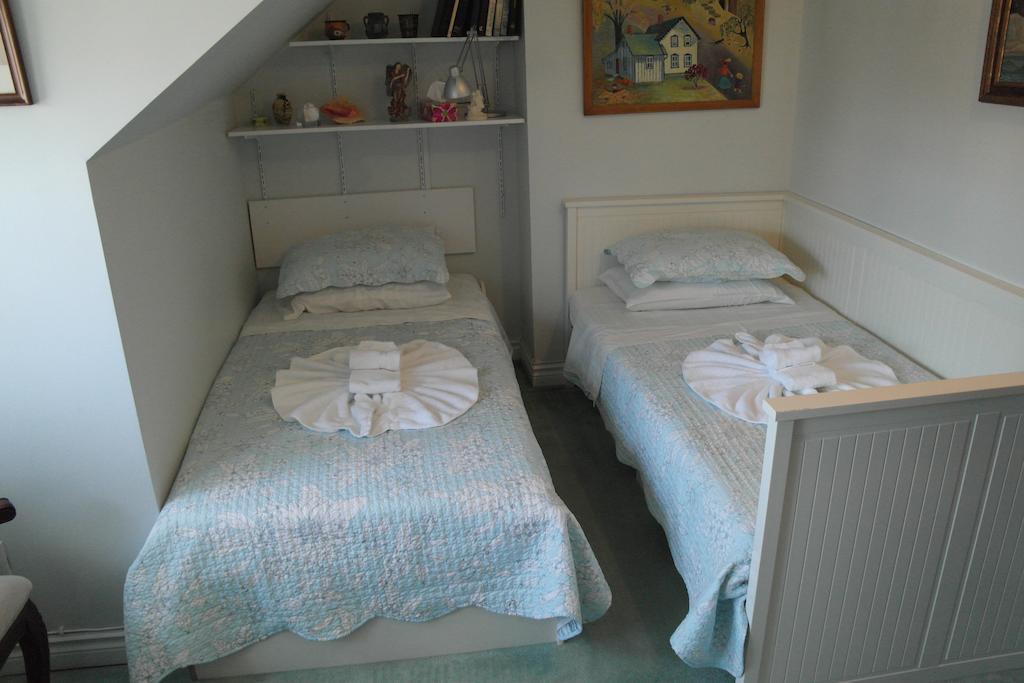 Rose Garden Bed And Breakfast Торонто Номер фото