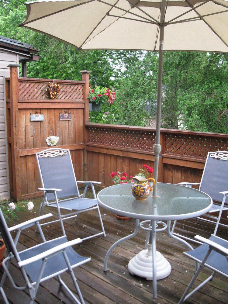 Rose Garden Bed And Breakfast Торонто Экстерьер фото